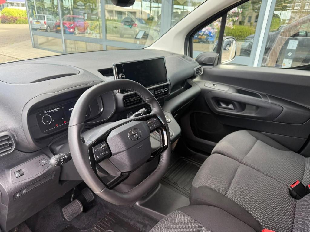 Toyota Proace city electric challenger 50 kwh
