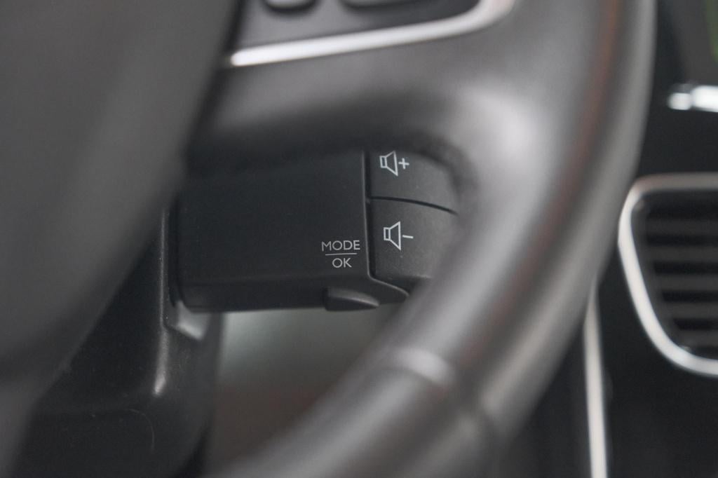 Renault Clio estate tce 90 limited | trekhaak | apple carplay | parkeersens