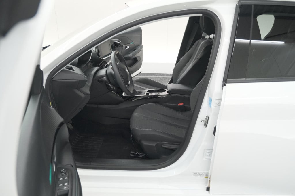 Peugeot 208 puretech 100 allure pack | camera | apple carplay | stoelverwar