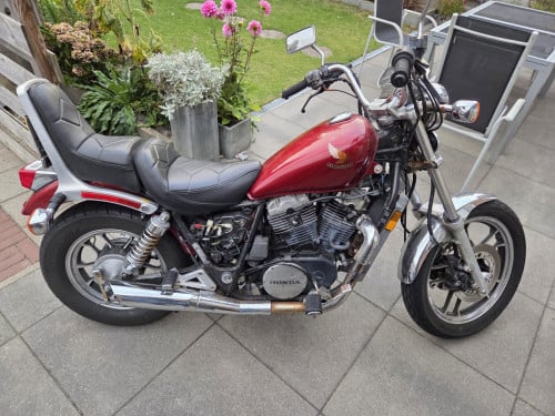 Honda VT700C shadow hobby object (opknapper) door inruil verkregen