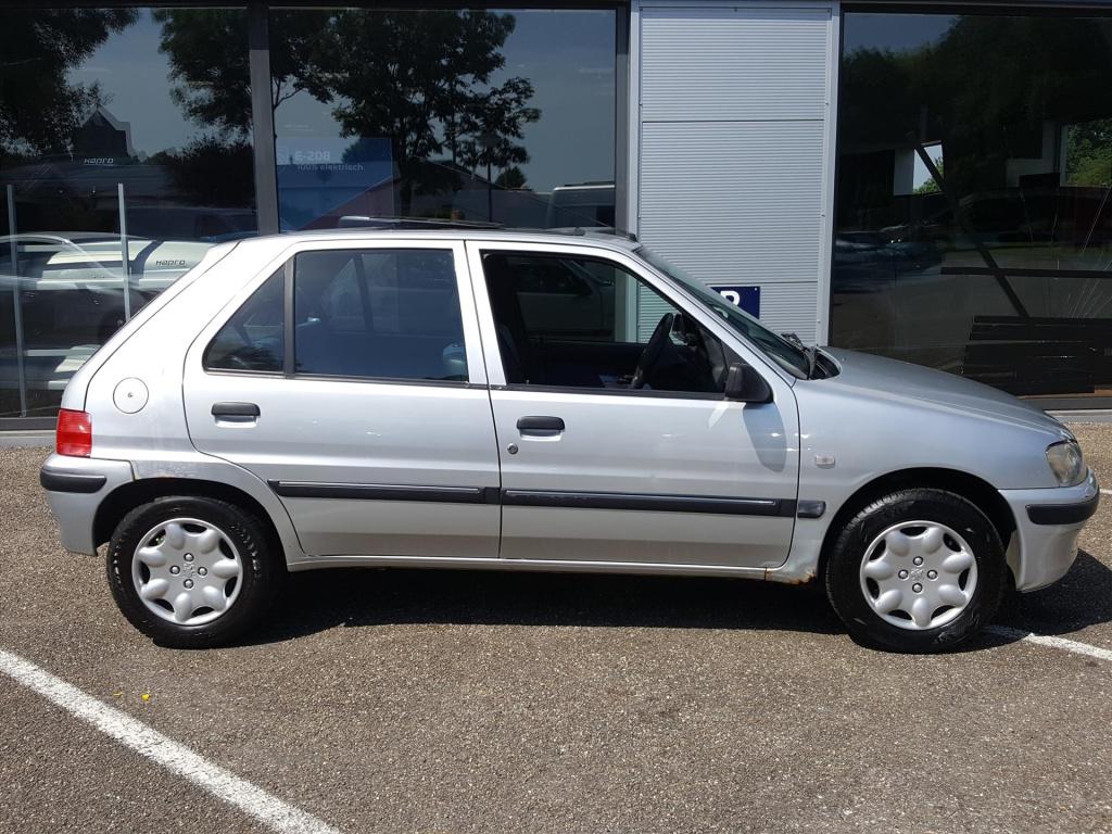 Peugeot 106 1.1 xr 5dr xt | schuifdak | toerenteller |
