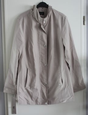 Beige zomerjas  maat 46