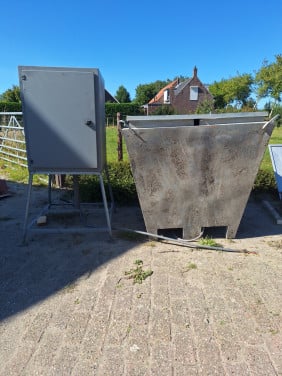 Bouwmeterkast en waterput