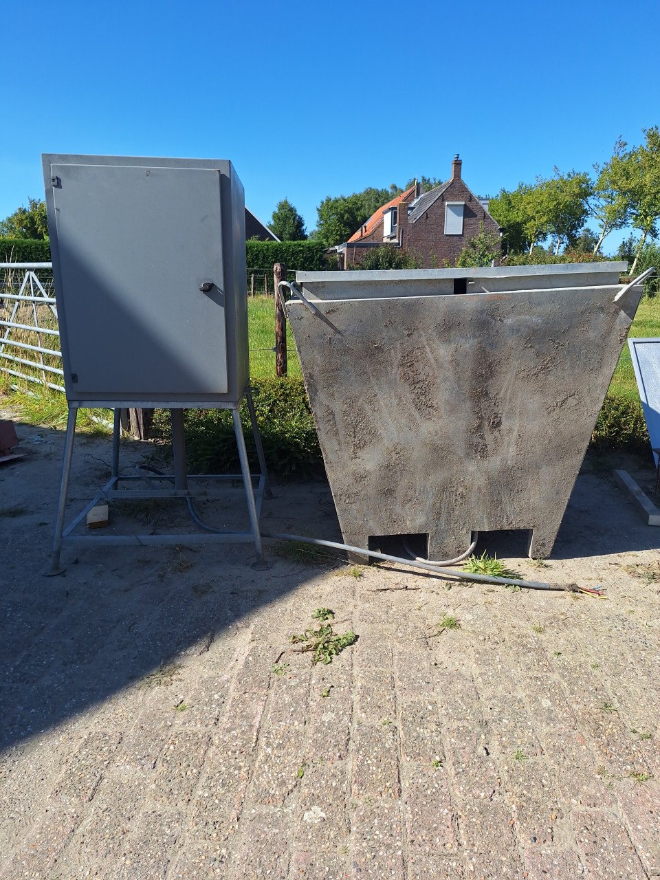 Bouwmeterkast en waterput