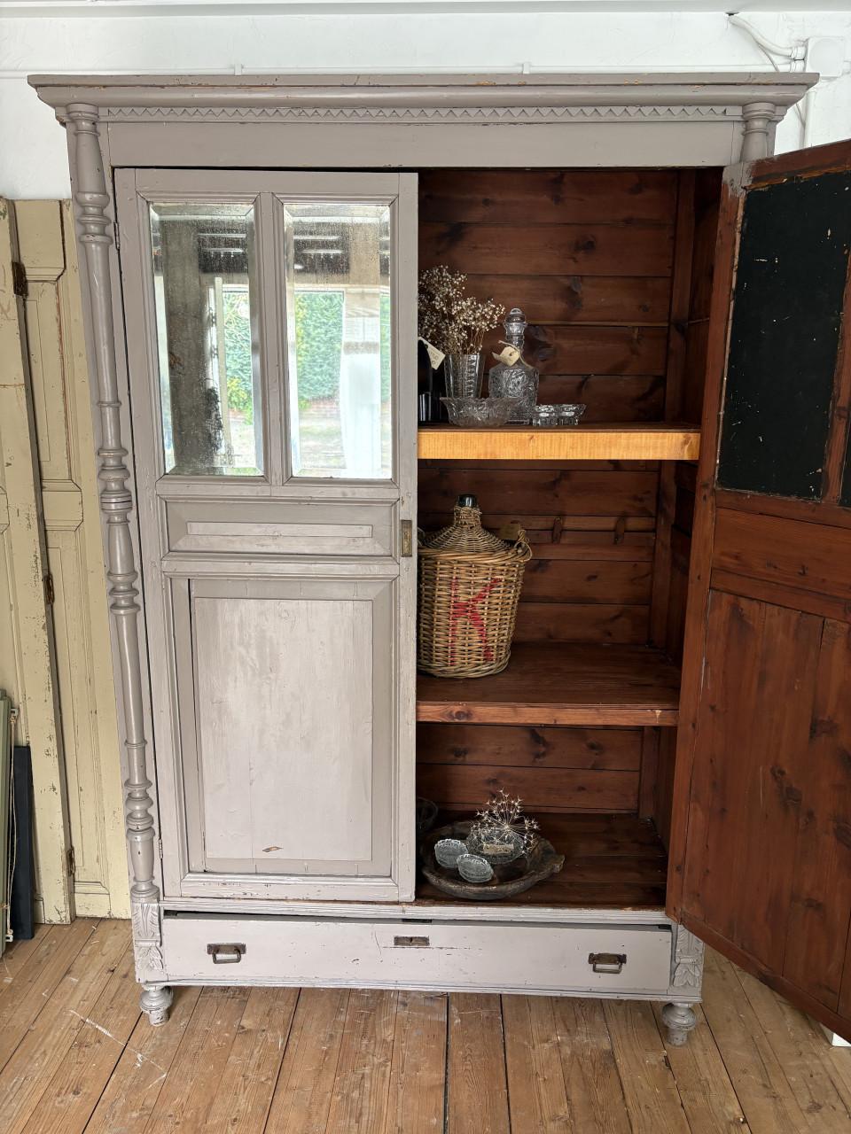Grote brocante kast