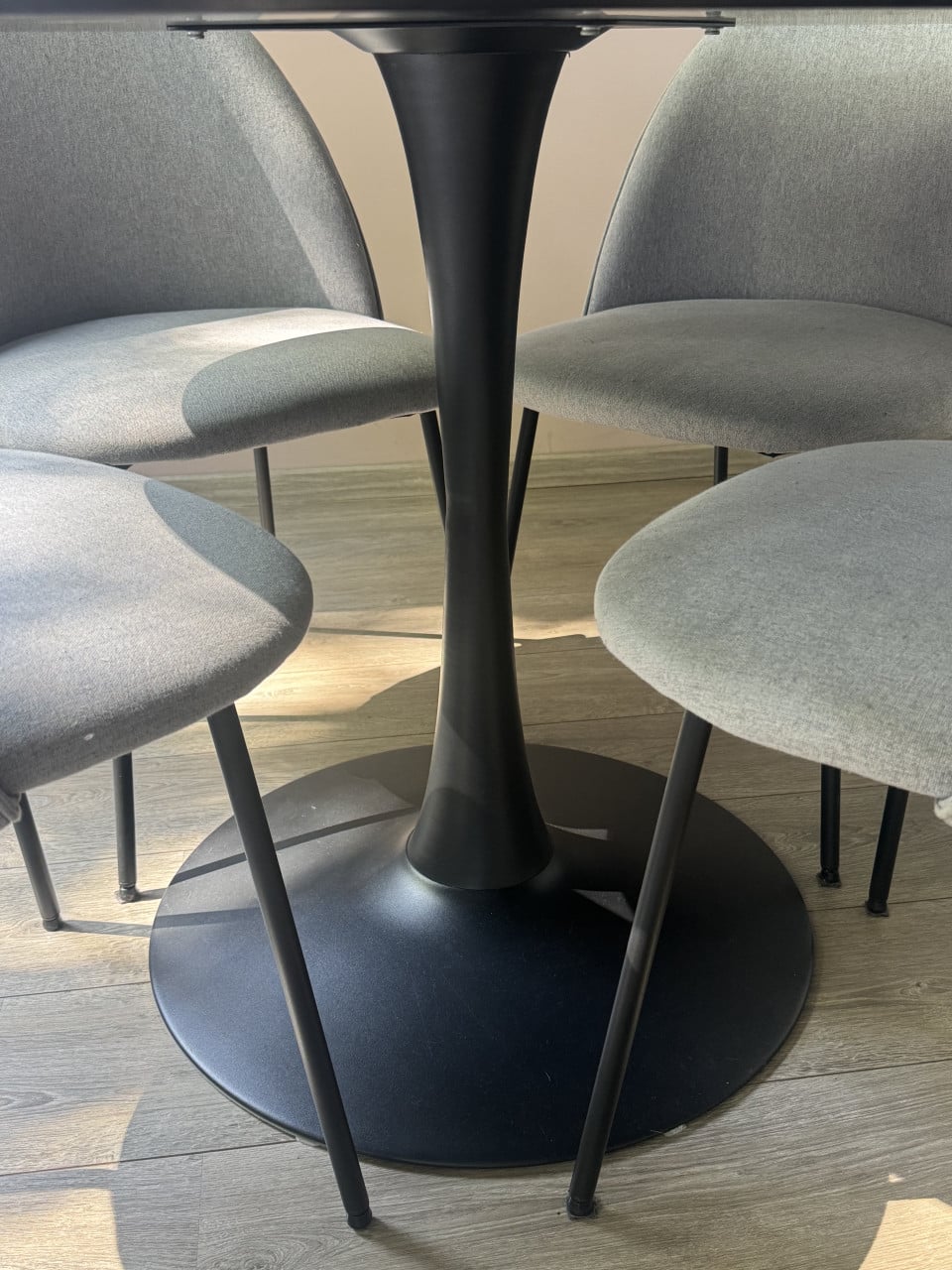 Ronde tafel met 4 stoelen