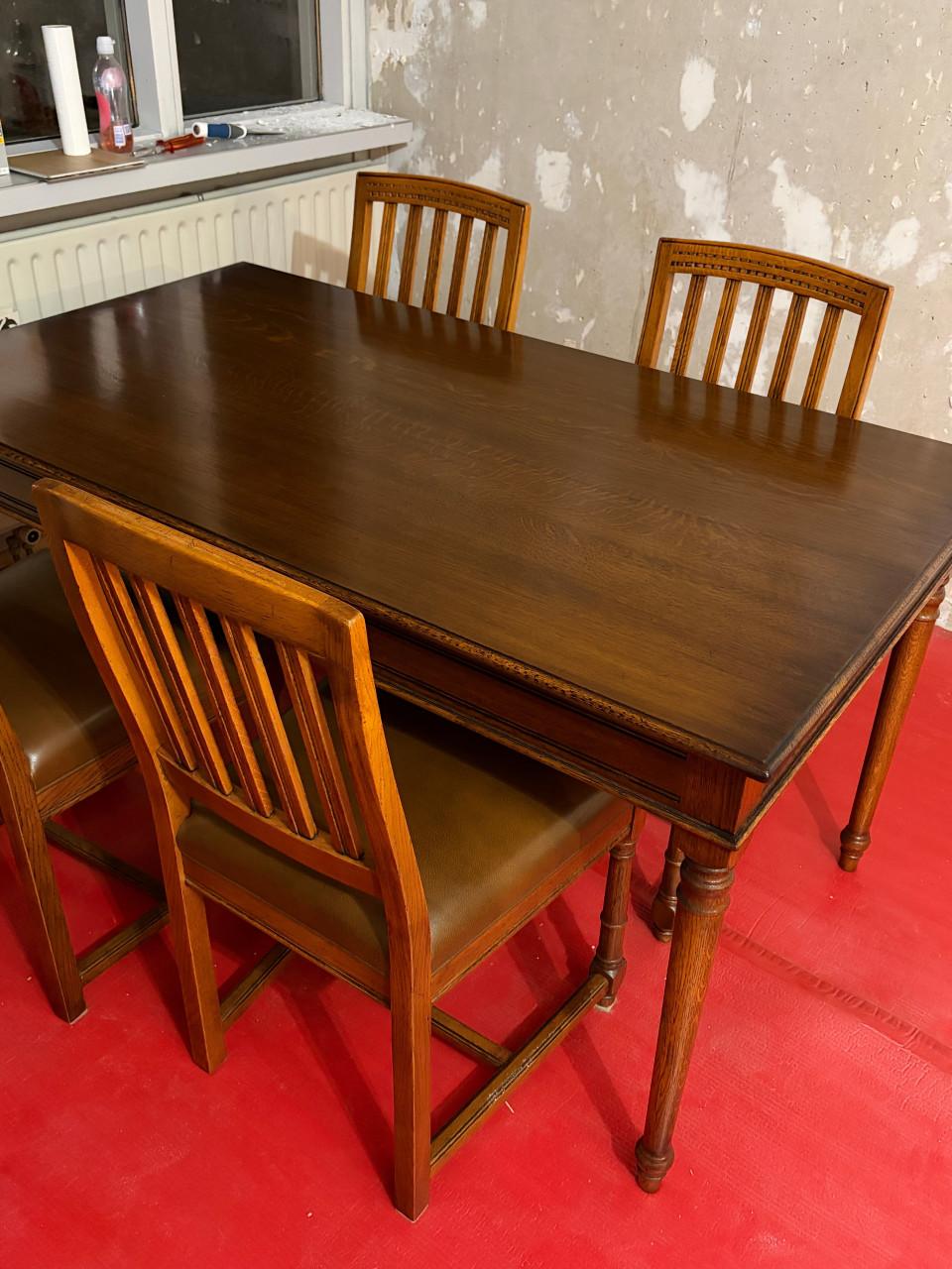 Massief houten eettafel klassiek 4 stoelen/zeer goede staat