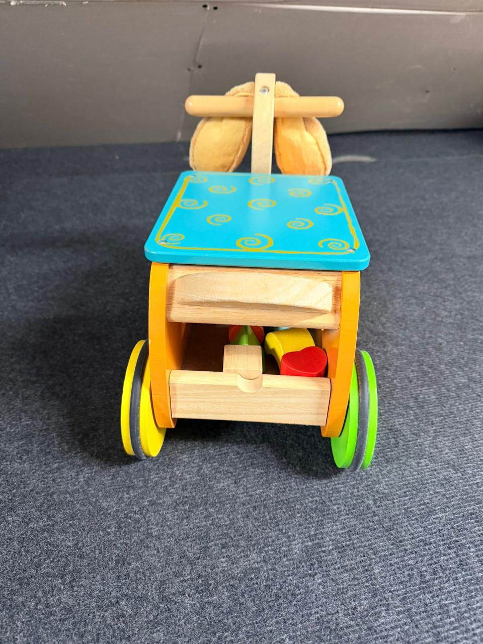 Houten loopwagen