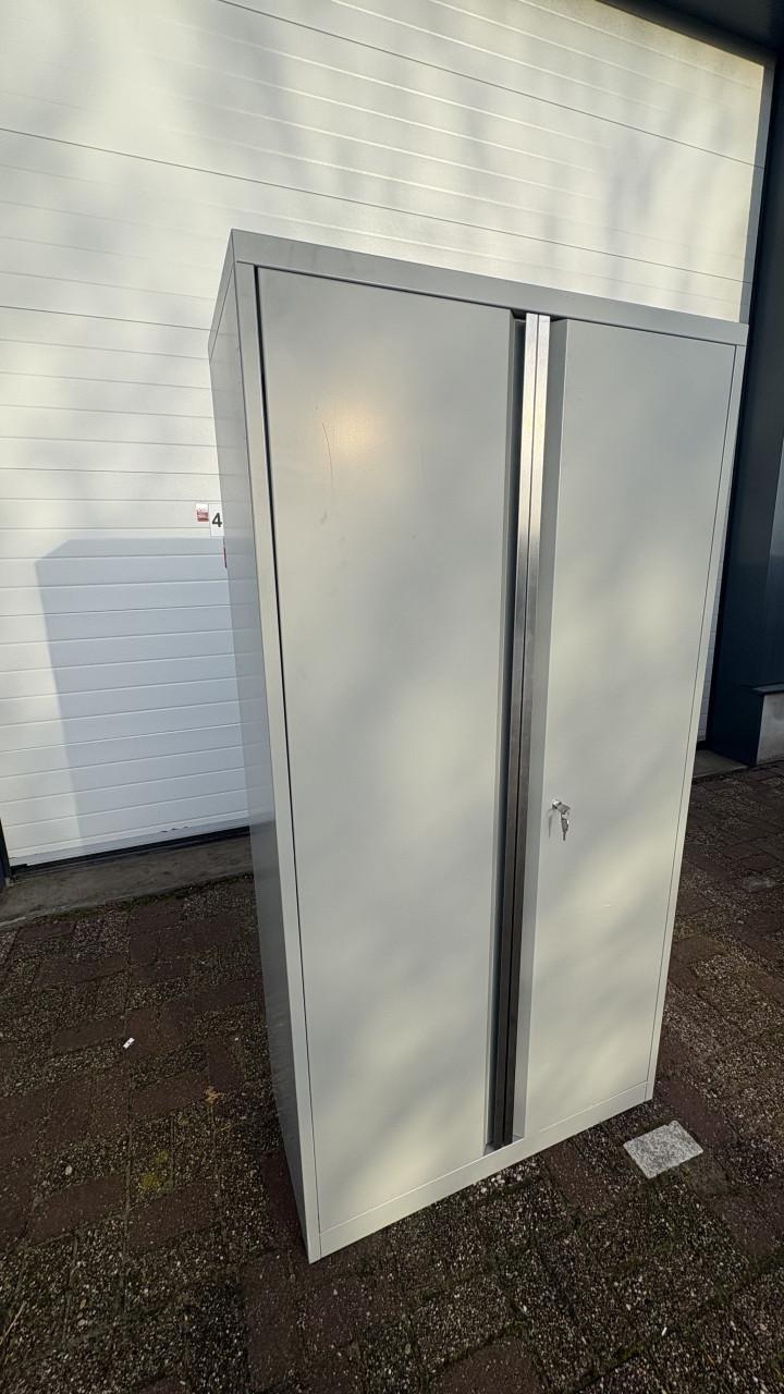 Stalen kast archiefkast dossierkast