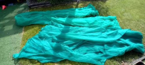 Steigernet ongeveer 30 meter x 2,50m hoog