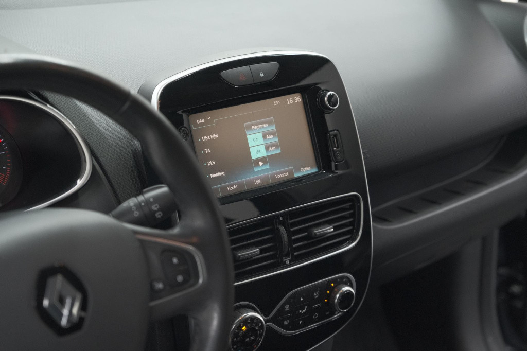 Renault Clio 1.2 limited | trekhaak | navigatie | parkeersensoren | climate