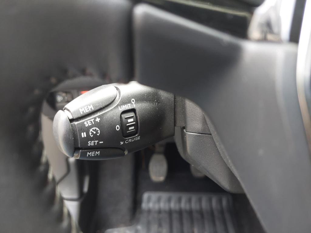 Peugeot 2008 suv 1.2 100 active pack nav/cam/trekhaak