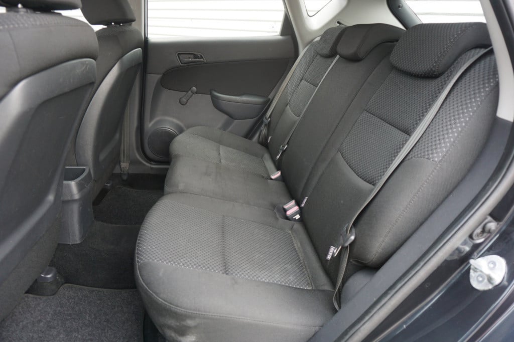 Hyundai I 30 1.4i i-drive cool airco / elektr. ramen / nap