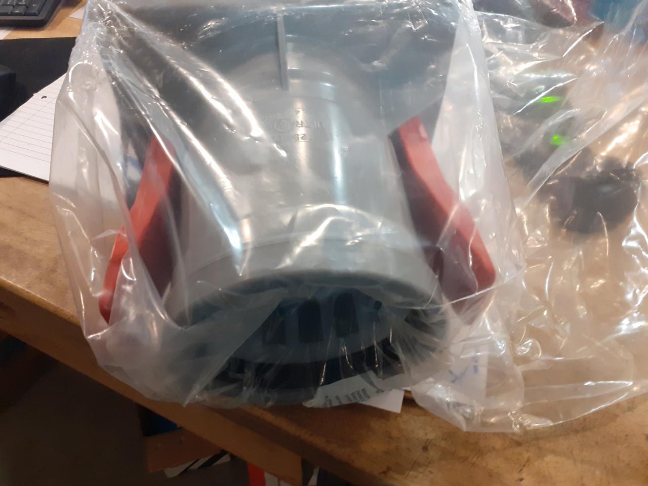 4 x nieuwe dyka knevelinlaat 125 mm/400 voor 80 euro