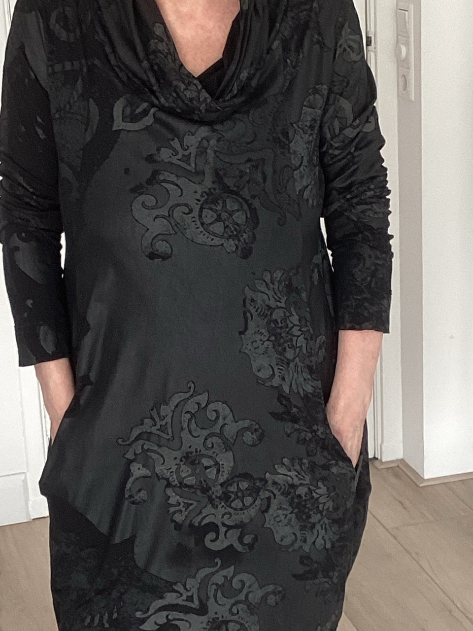 Aparte jurk mooie stof achterkent langer dan voorkant xl
