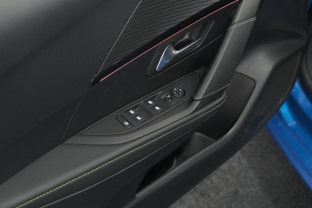 Peugeot 208 ev gt pack 50 kwh | 3 fase | camera | panoramadak | dodehoekdet