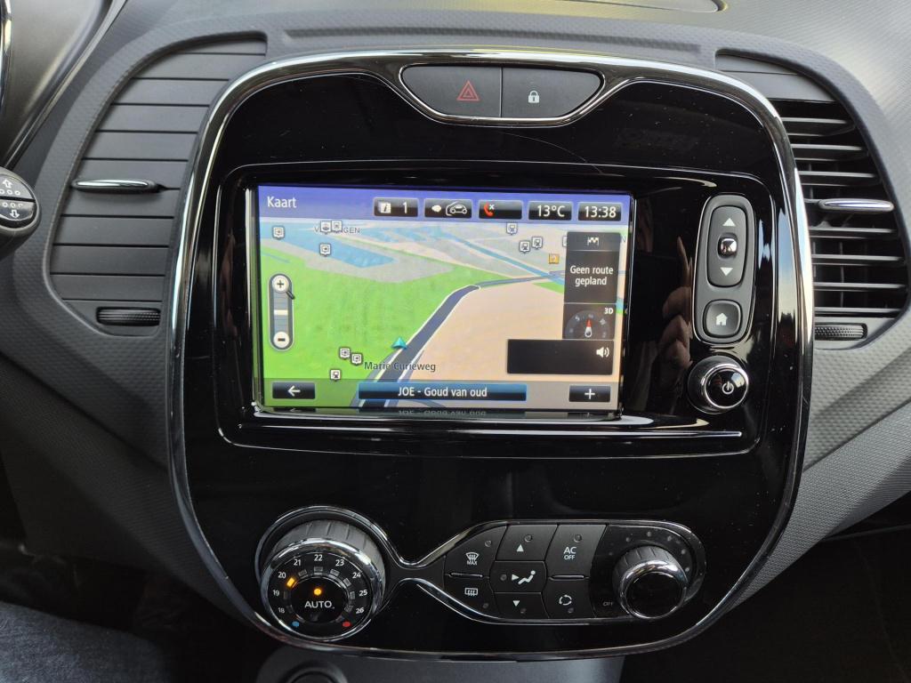 Renault Captur tce 90 helly hansen camera, trekhaak, all season banden, nav