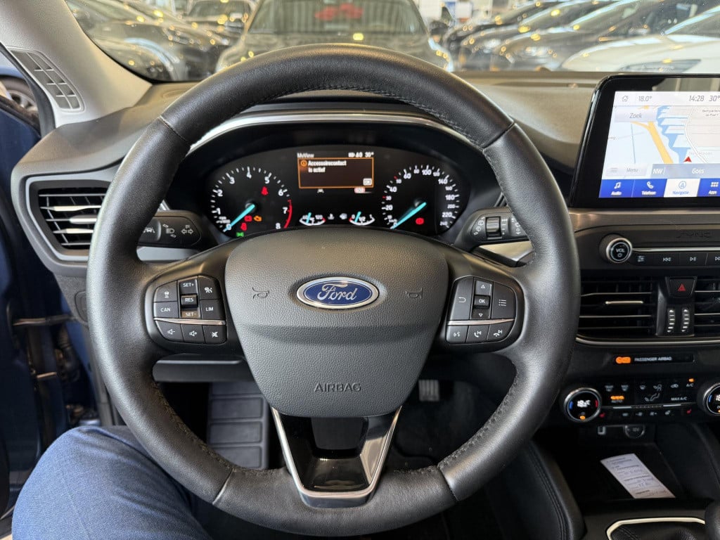 Ford Focus 1.0 ecoboost titanium business 17'' | trekhaak | acc | keyless e
