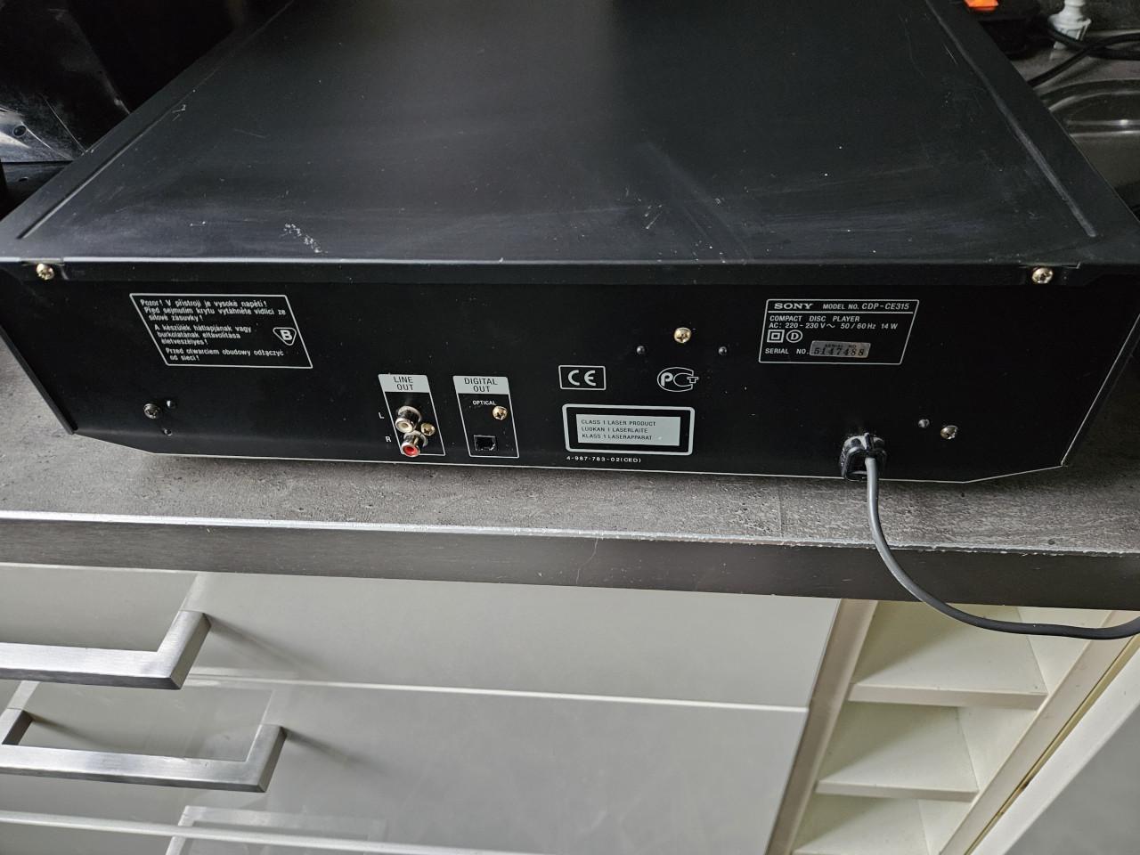 Mooie werkende Sony CDP-CE315 - 5 CD wisselaar...