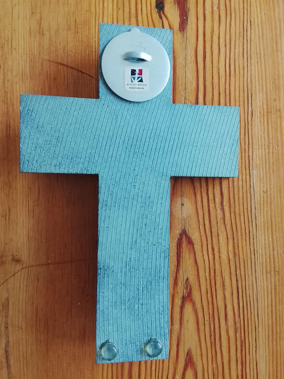 Crucifix van Leisteen met Bronzen Jezus figuur