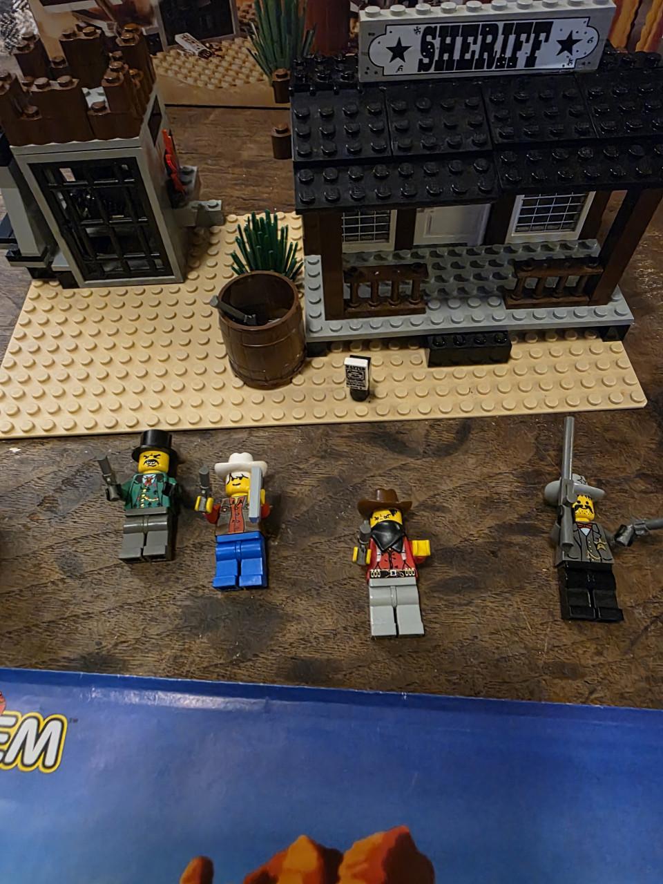 Lego cowboys  gold cyti  junction