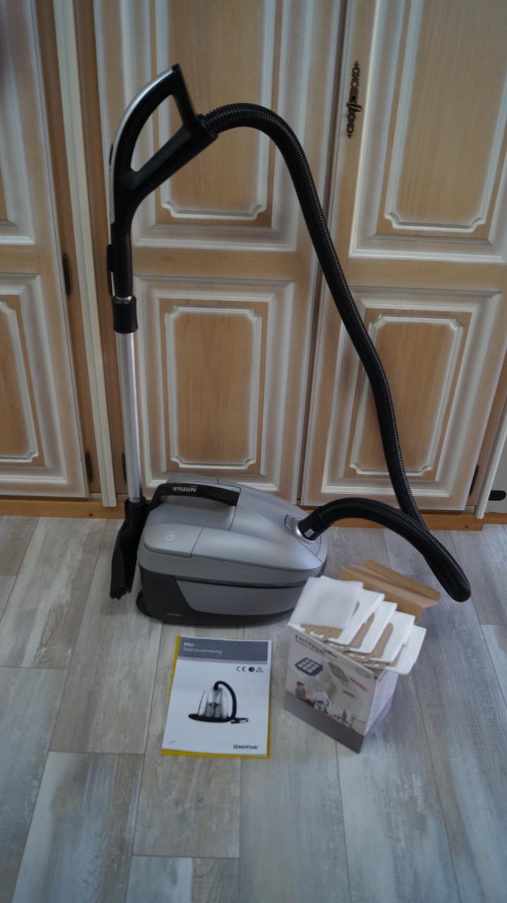Nilfisk elite energy 750 Watt classic parket / gladde vloer stofzuiger.