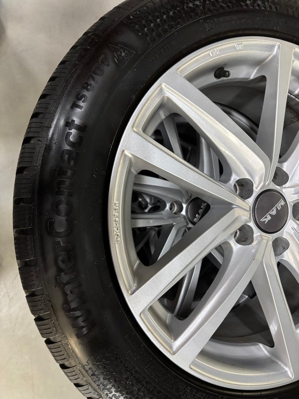 235/55/R18 H winterbanden met 18 inch velgen
