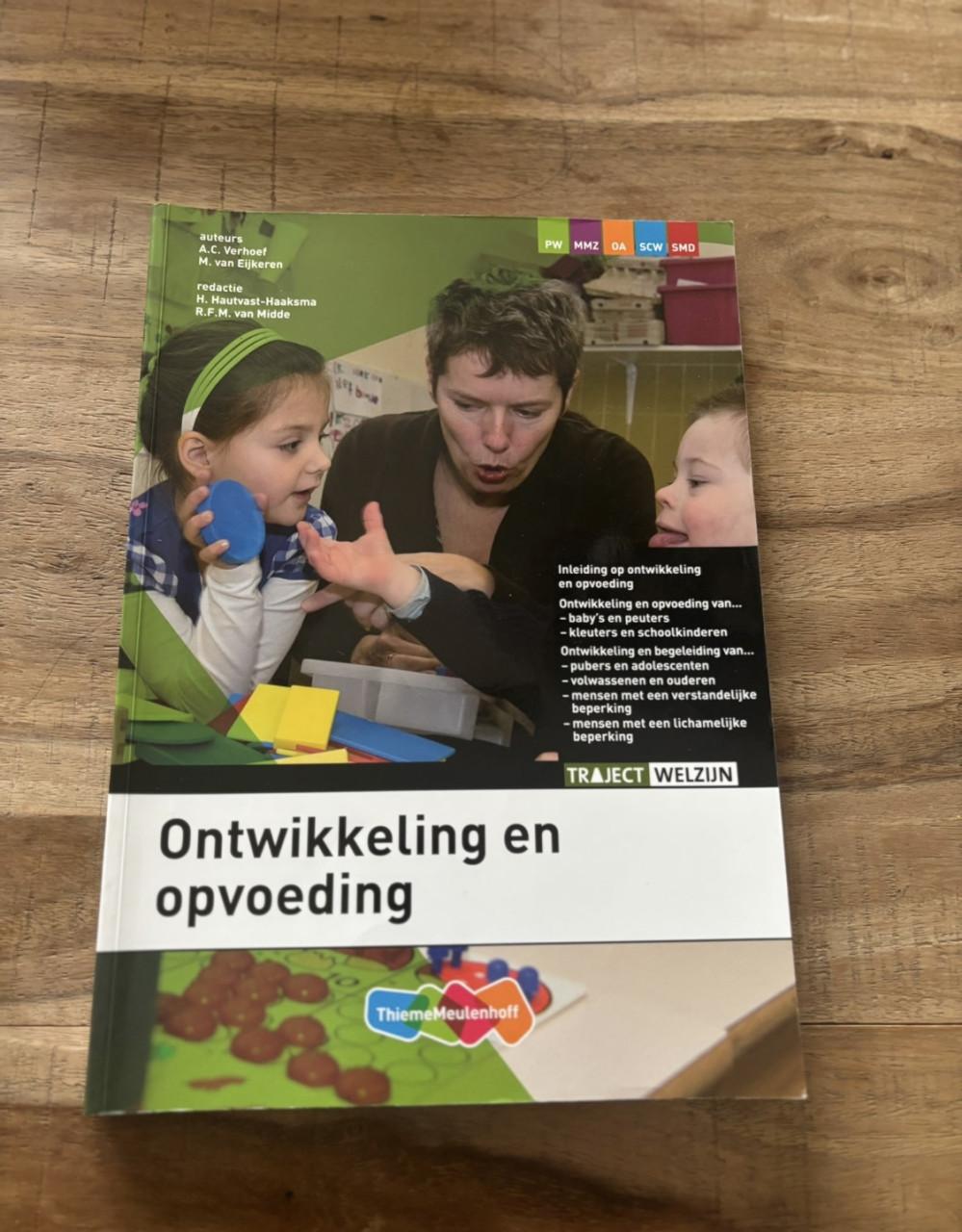 Te koop schoolboeken MBO Kindprofessional / Pedagogisch medewerker