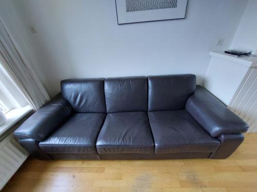 Zwarte leren driezitsbank