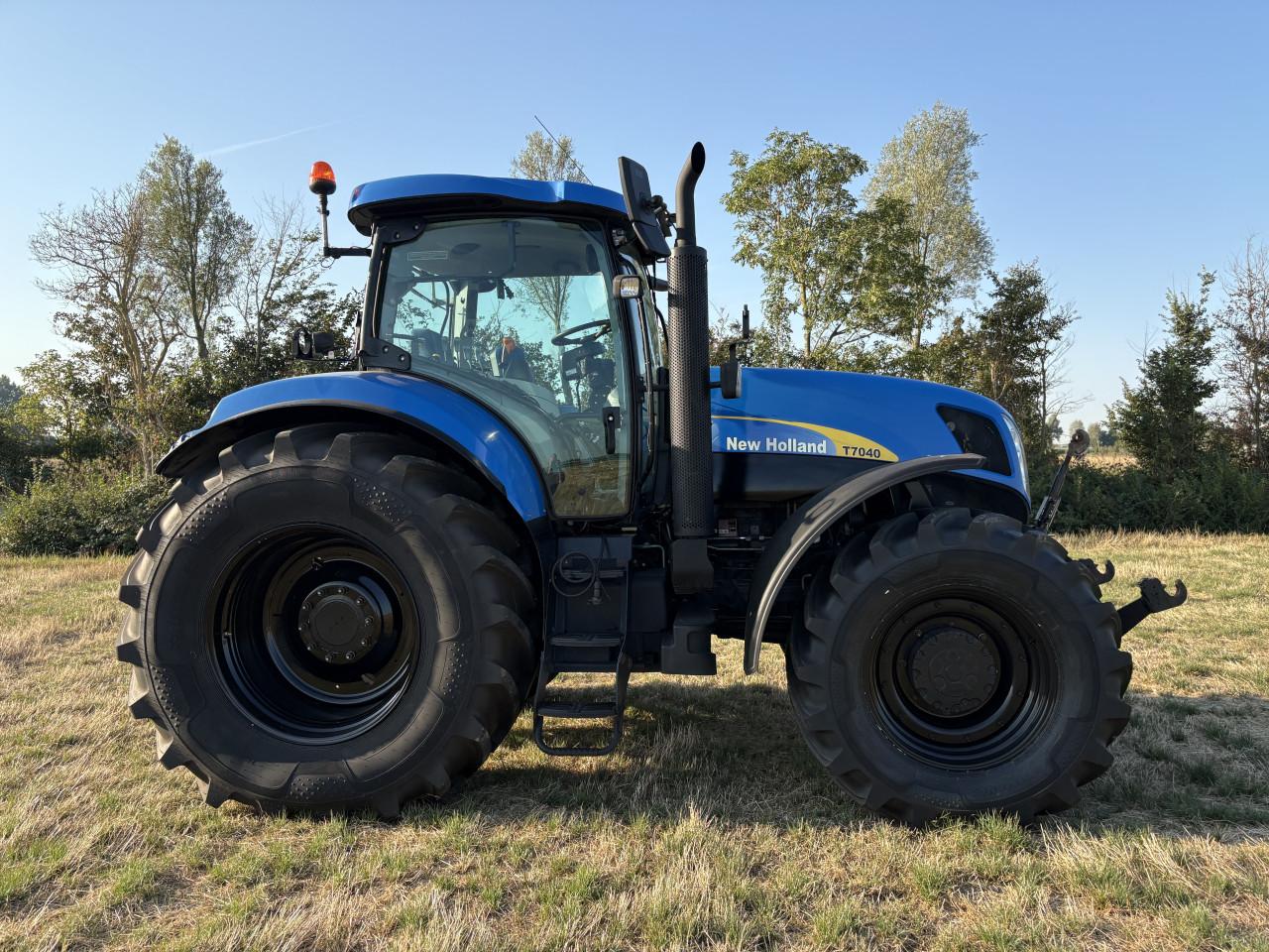 New Holland T7040 PowerCommand