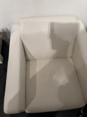 2 lederen witte fauteuils