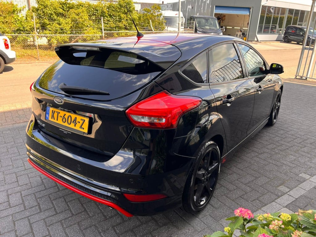 Ford Focus 1.5 black edition