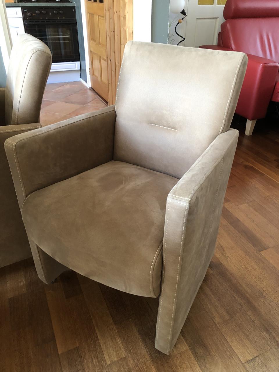 Eethoek licht eiken tafel beige stoelen