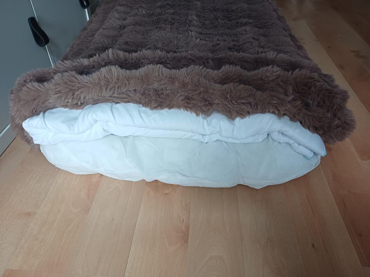 Pom Pom Fur hondenkussen, groot formaat - 100 x 70 x 14 cm
