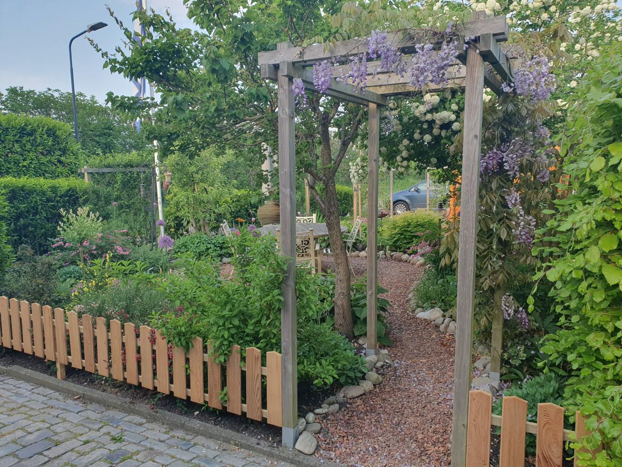 Vakbekwaam hovenier voor tuinonderhoud