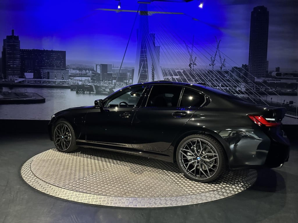 BMW 3-serie 330e m-sport *schuifdak*acc*harmankardon*