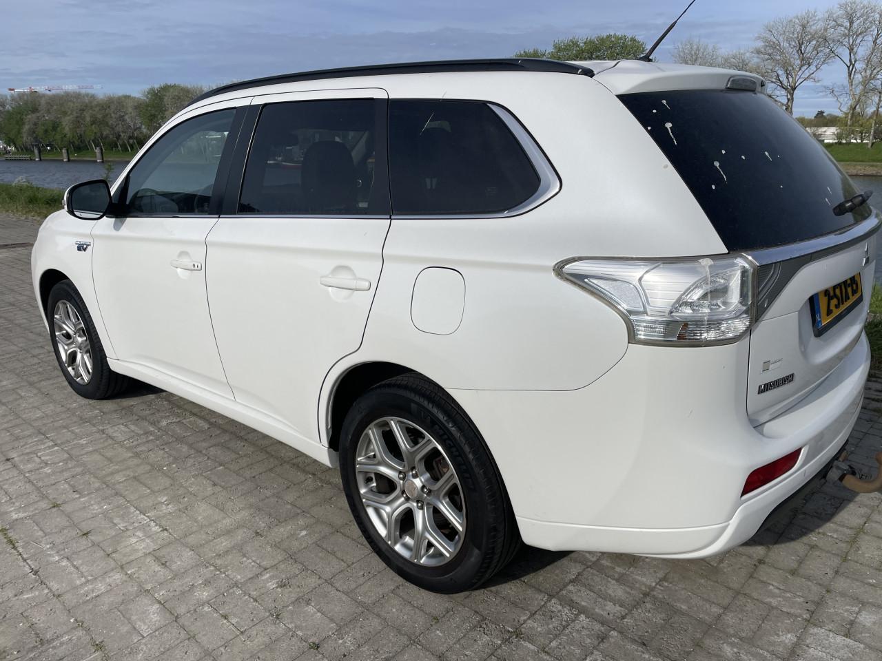 Mitsubishi outlander 2.0 phev instyle plus