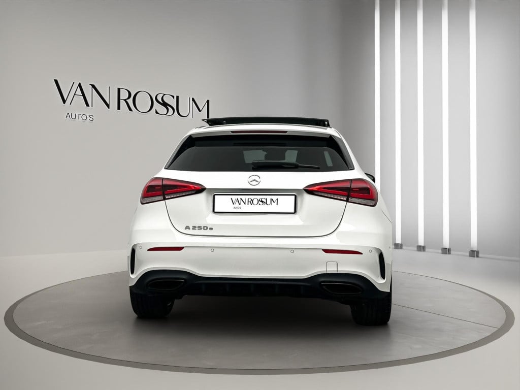 Mercedes-Benz A-Klasse 250 e amg pano sfeer camera night pakket