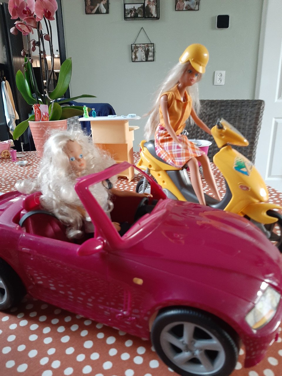 Cabrio en scooter voor Barbie