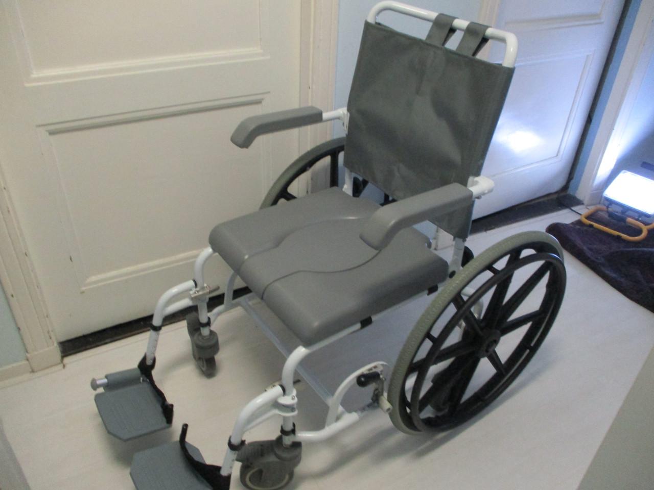 Te koop douche / po / rolstoel   3 in 1  (DRIVE)