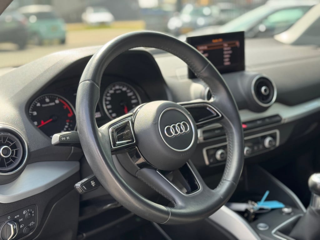 Audi Q2 30 tfsi sport * keyless * stoelverwarming * pdc 2x
