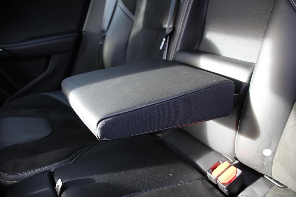 Volvo V40 2.0 t2 r-design - leder/alcantara - harman kardon - led - navi - 