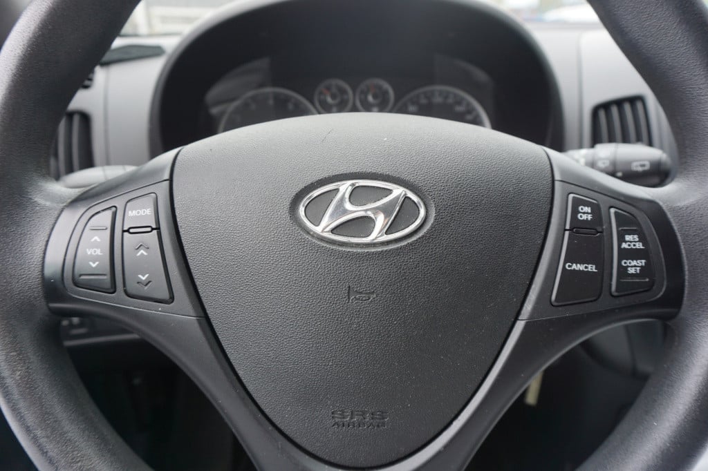 Hyundai I 30 1.4i active cool airco / elektr. ramen / parkeers. / cruise / 