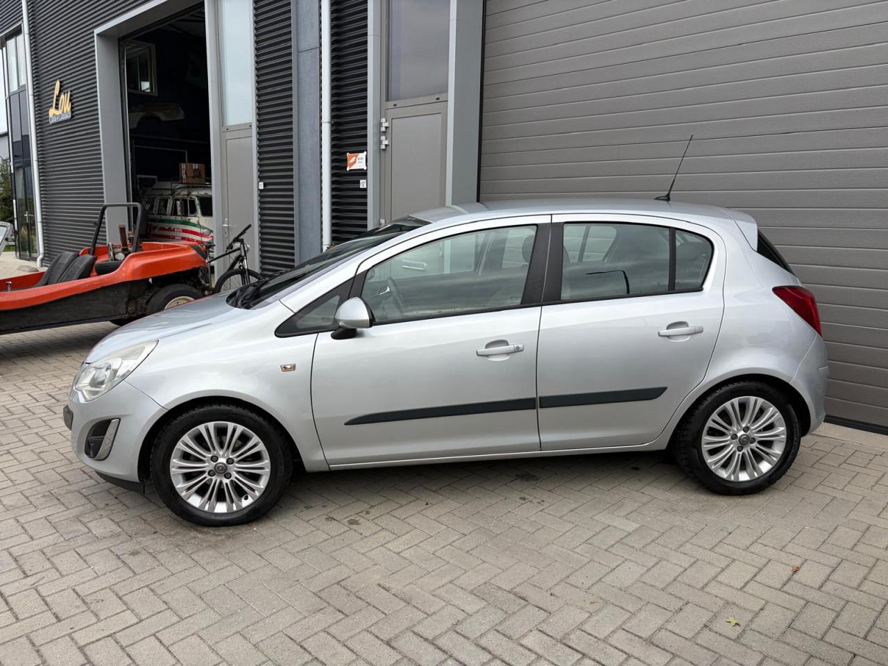 Opel Corsa 1.4-16V Cosmo