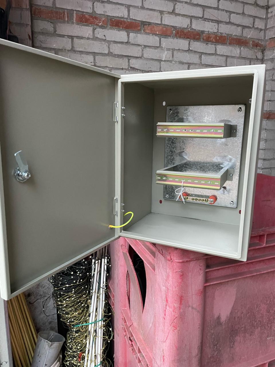 Groepenkast/ wandkast