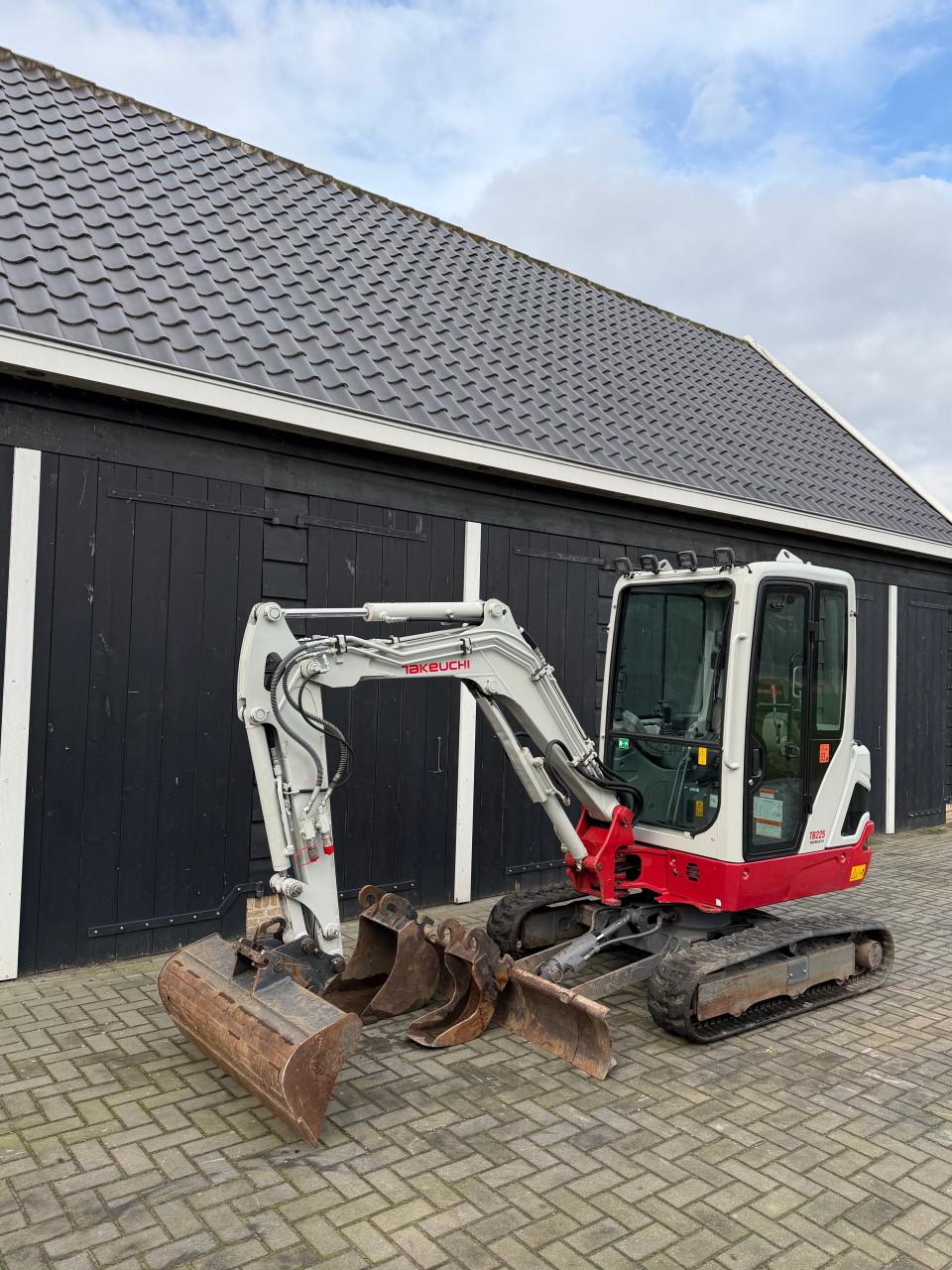 Takeuchi TB225 extra