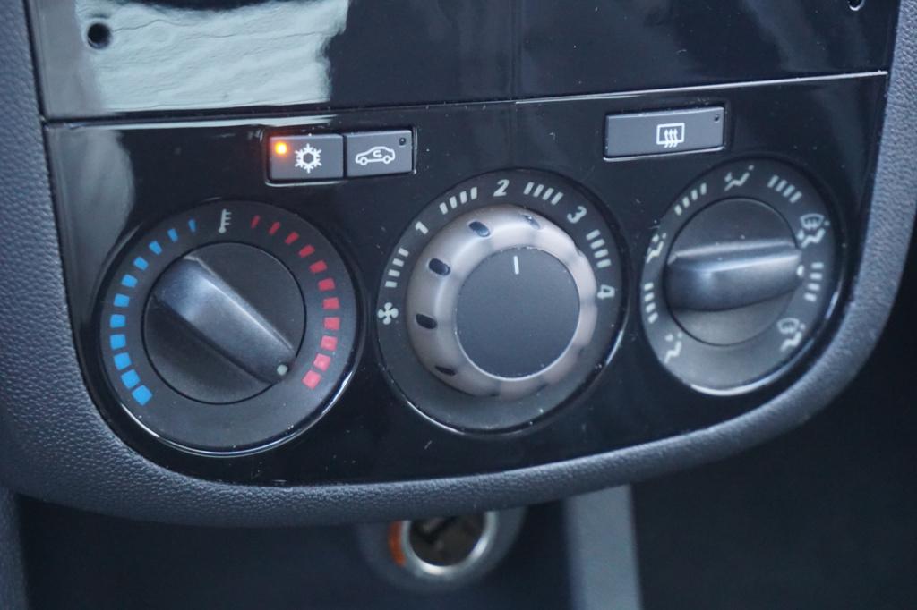 Opel Corsa 1.4-16v '111' edition airco / cruise / elektr. ramen / trekhaak