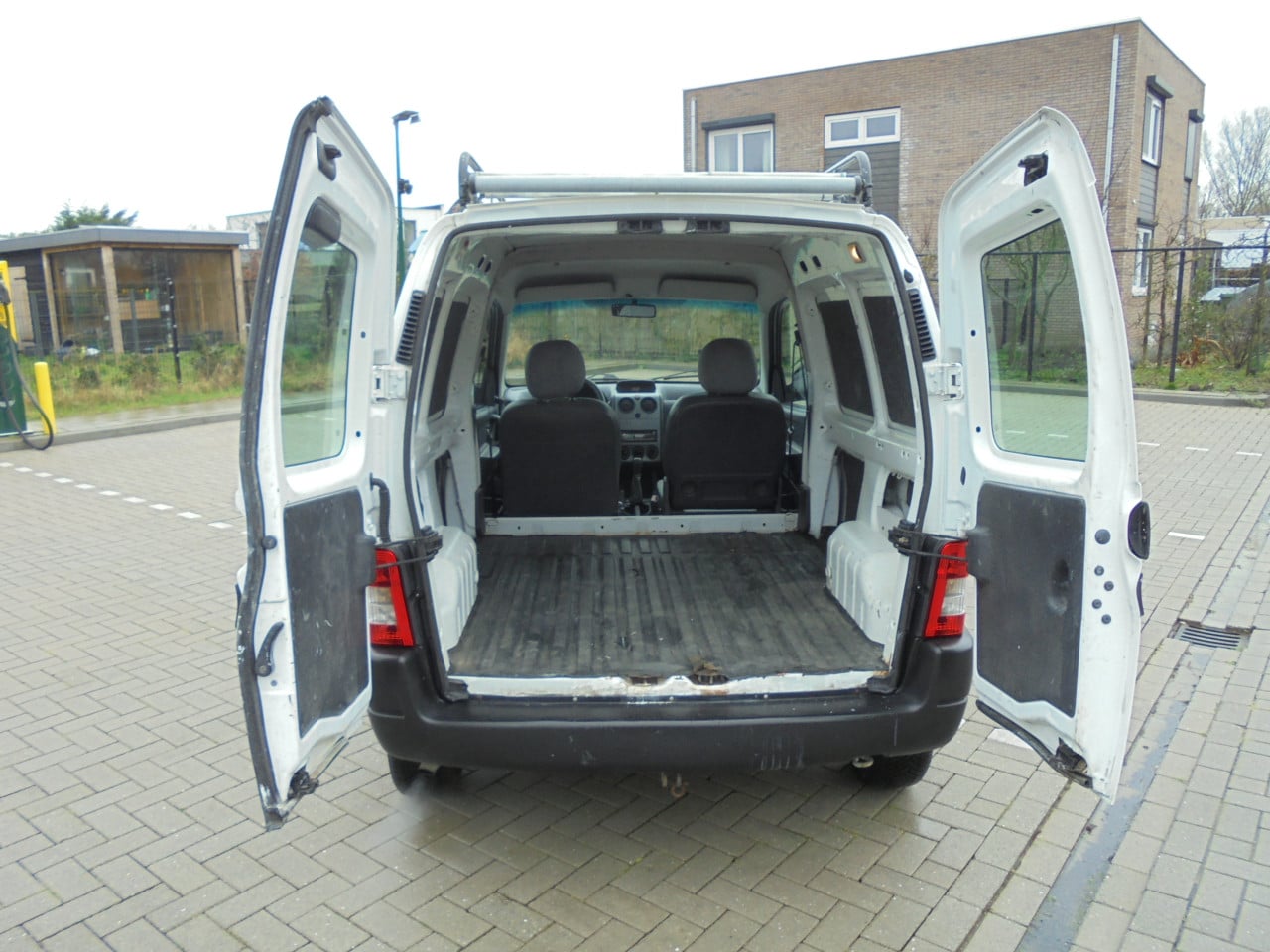 Berlingo 1.4i grijskenten benzine ZO MEENEEM AUTO ,AUTO BOUWD DRUK OP