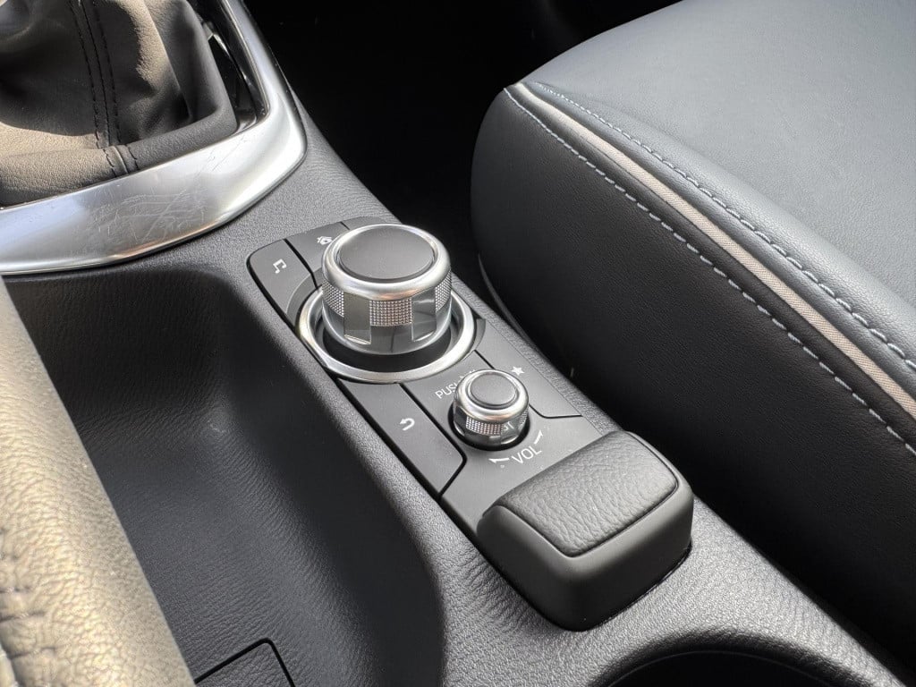 Mazda 2 1.5 skyactiv-g signature | navigatie | 360° camera | head-up displa