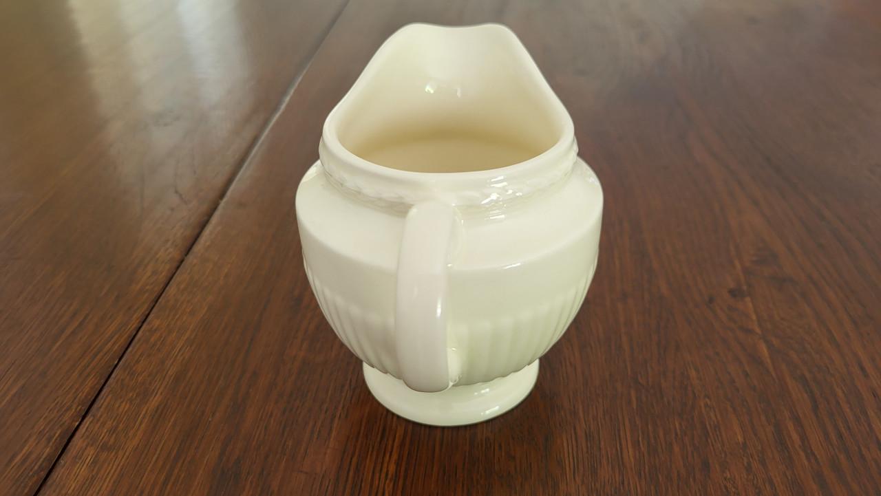 Wedgwood Edme melkkannetje h 10 cm